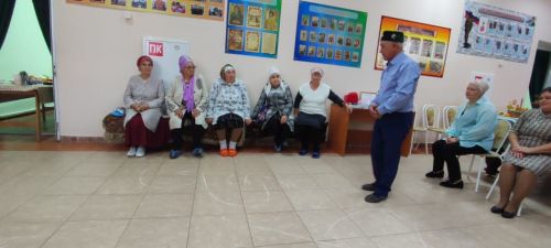 Җәйнең яшел күлмәгенә көз мәрҗән кыеп чигә...