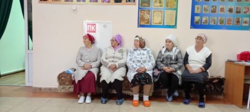 Җәйнең яшел күлмәгенә көз мәрҗән кыеп чигә...