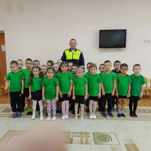 Әтнә балалар бакчасында районның юл иминлеге бүлекчәсе җитәкчесе Айнур Ямалиев белән очрашу булды