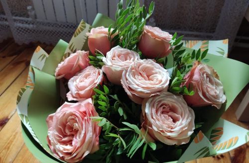 8 Мартка нинди чәчәкләр бүләк итәргә ярамый