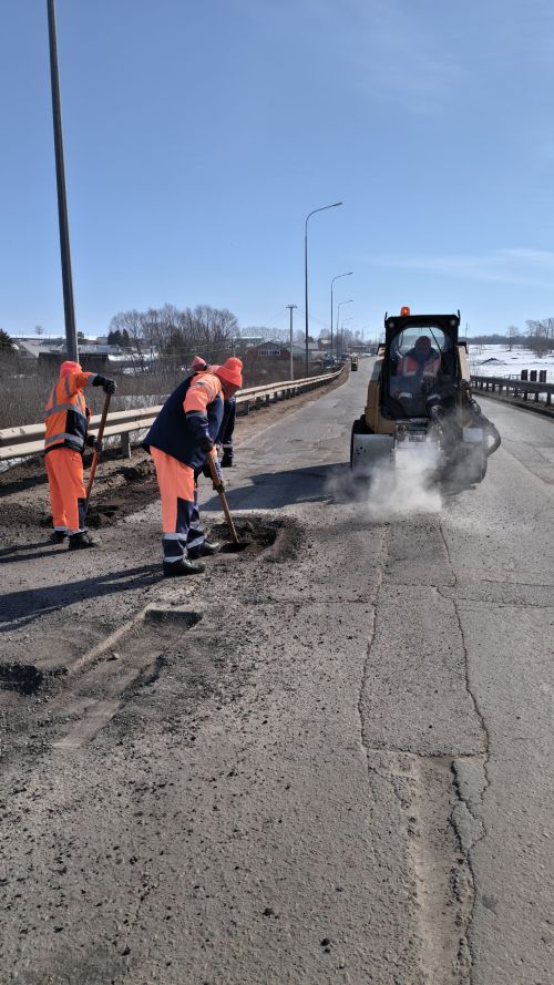 Әтнә районы юлларында чокыр-чакырларны ямау башланды
