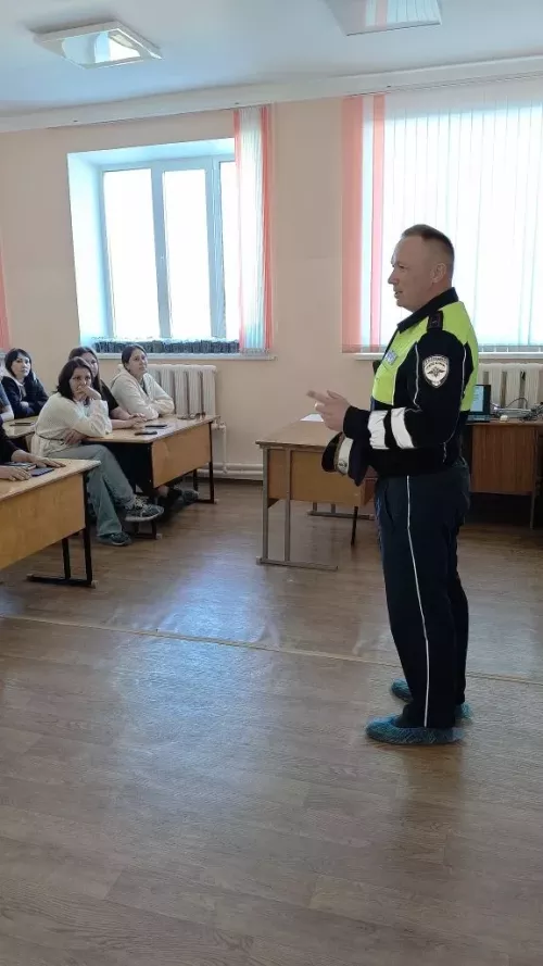 Юл иминлеге хезмәткәрләре мәктәпләргә чыктылар