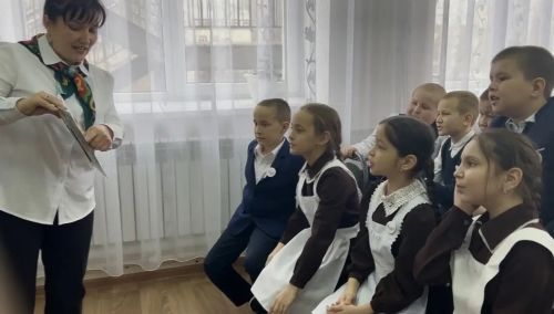 22 апрель – Халыкара Җир көне уңаеннан Күәм авылы китапханәсендә Луиза Вафина экологик дәрес уздырды