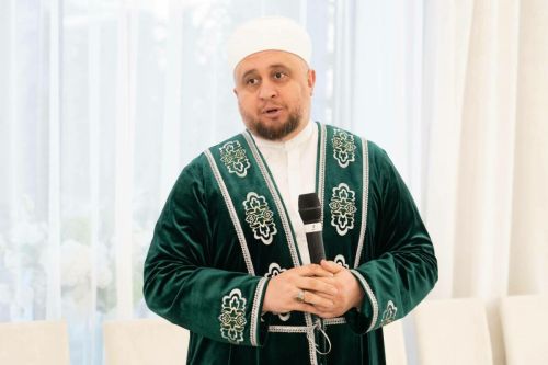 Рөстәм хәзрәт Хәйруллин: хәләл бизнес, тыелган өлкәдә эшләү һәм «соры» хезмәт хакы
