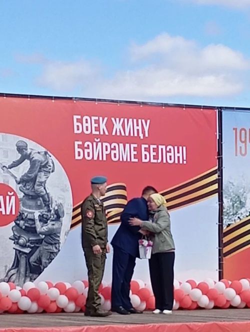 Җиңү мәйданында Әтнәләрне бүләкләделәр