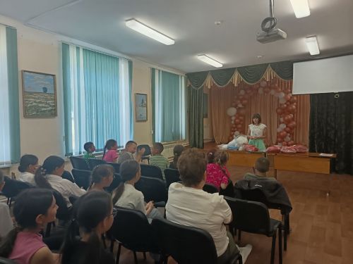 «Дуслык» мәктәп яны лагере укучылары «беренчеләр хәрәкәте» дигән рәсми бүләк алдылар