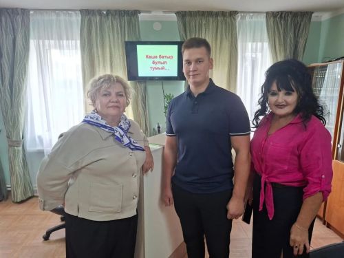 Олы Мәңгәр китапханәсендә Айрат Шакиров белән очрашу үтте