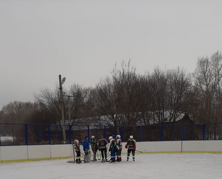 Күәмдә 4 авыл хоккейчылары көч сынашты