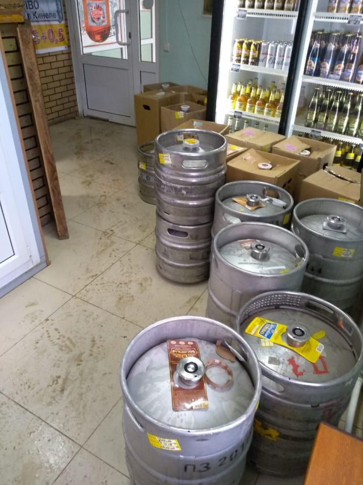 Четыре факта незаконной реализации алкогольной продукции раскрыты в Альметьевске и Казани