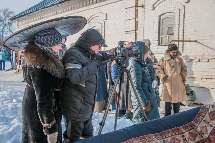 "7 часов с детьми на морозе! Герои в мирное время!" - "Мин сине сагынам" фильмын төшерүчеләрнең Әтнә халкына бәясе