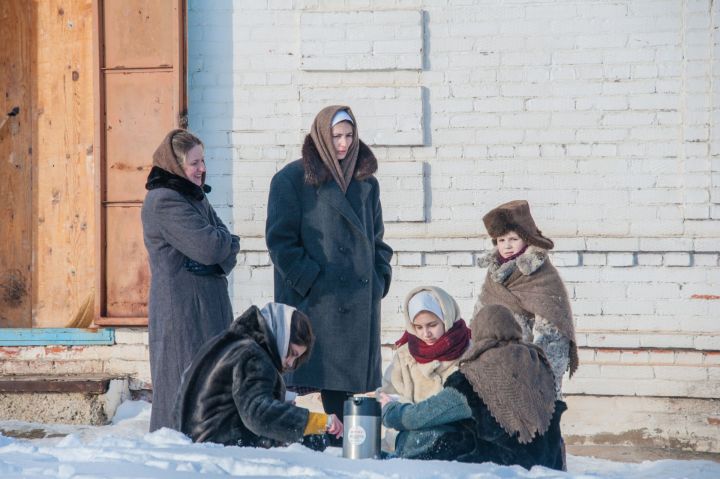 "7 часов с детьми на морозе! Герои в мирное время!" - "Мин сине сагынам" фильмын төшерүчеләрнең Әтнә халкына бәясе