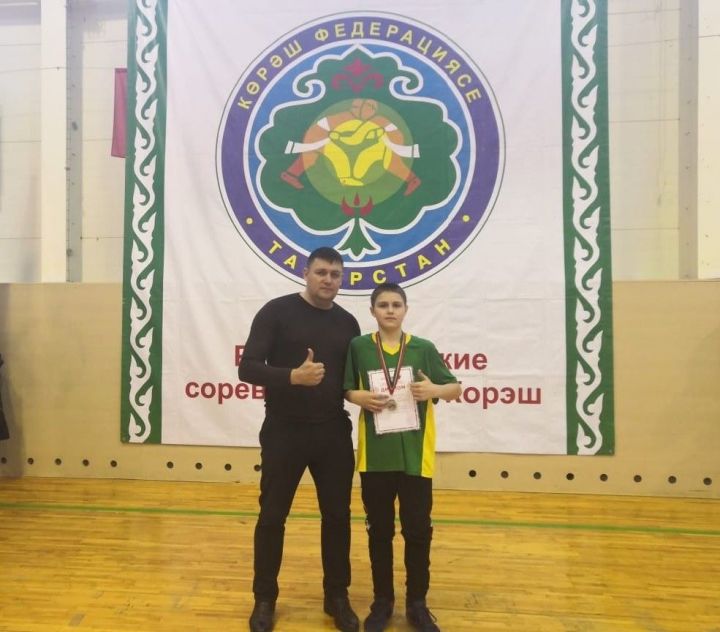 Әтнә көрәшчесе  Әмир Насретдинов Татарстан беренчелегендә икенче урын алды