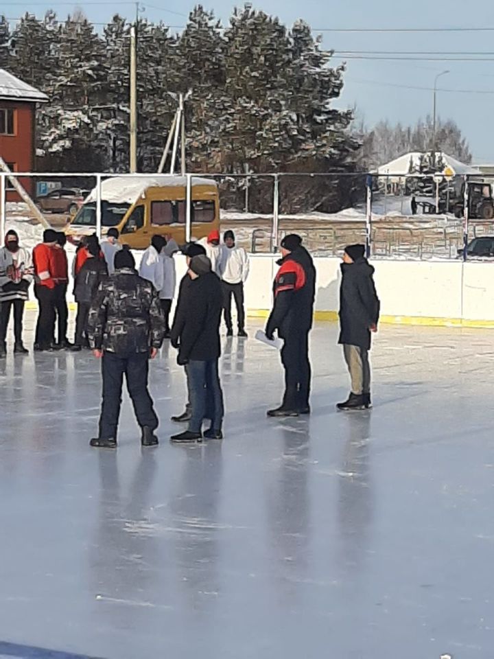 Олы Әтнә хоккейчылары бәйгедә беренче булды