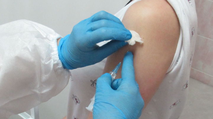 Сораштыру: коронавирустан прививкаланган һәр икенче кеше грипптан да вакцинацияләнгән