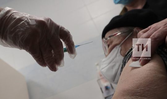 Баш терапевт: Өлкәннәр «Спутник V» вакцинасын яшьләргә караганда җиңелрәк кичерә