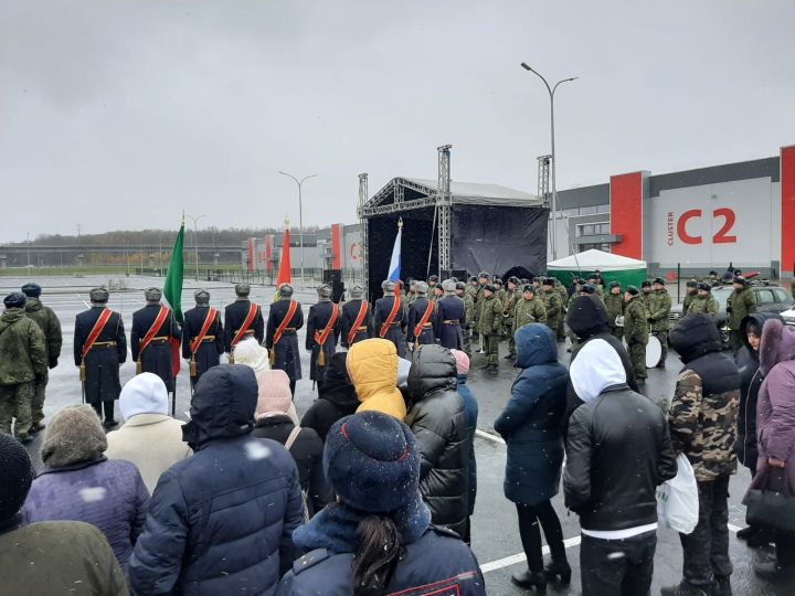 Мобилизацияләнгән райондашларның бер төркеме Казаннан хәрби әзерлекнең икенче этабына китә