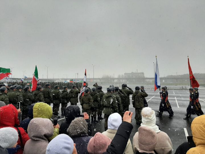 Мобилизацияләнгән райондашларның бер төркеме Казаннан хәрби әзерлекнең икенче этабына китә