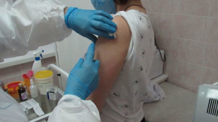 Россия Сәламәтлек саклау министрлыгы ковидка каршы прививка ясатуның яңа тәртибен раслады