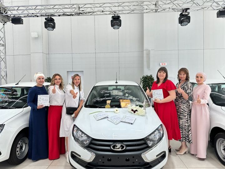 Әтнә үзәк хастаханәсе Татарстан Республикасы Рәисенең махсус бүләгенә - автомобильгә ия булды