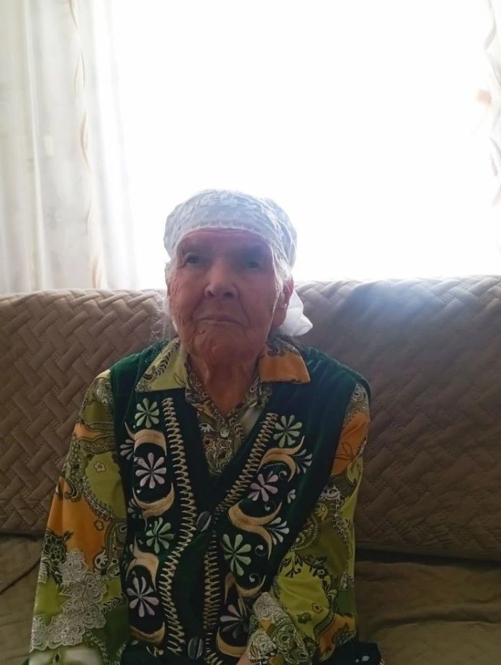 “Бөтен халык шулай яшәде...”