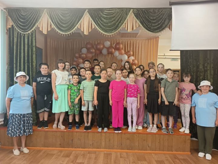 «Дуслык» мәктәп яны лагере укучылары «беренчеләр хәрәкәте» дигән рәсми бүләк алдылар