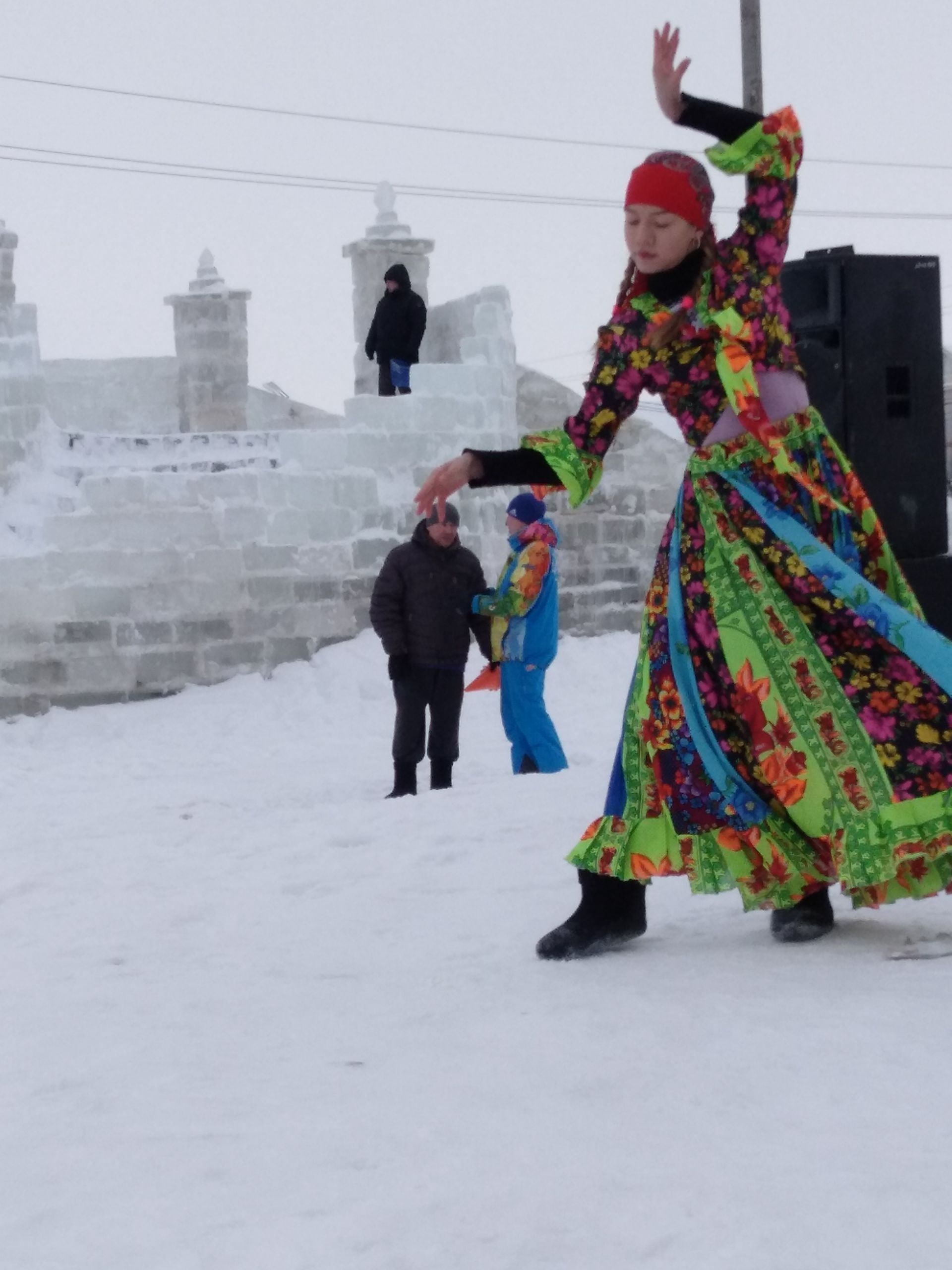 Балалар Яңа ел каршылый - фоторепортаж