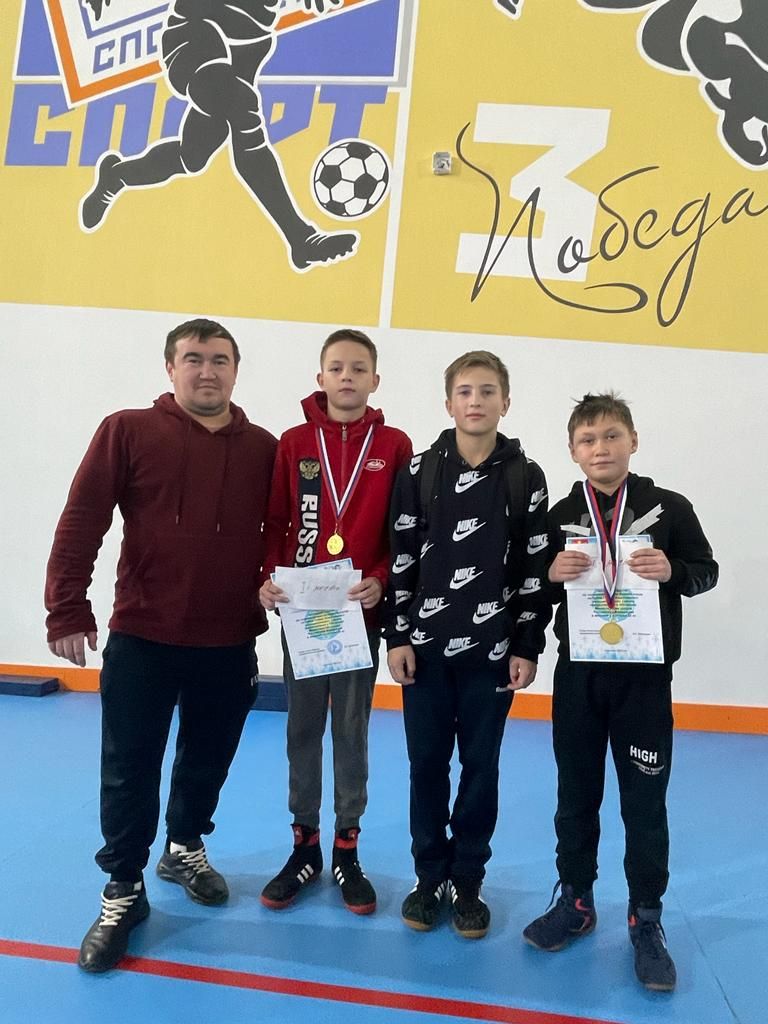 Апастан җиңү яулап кайттылар