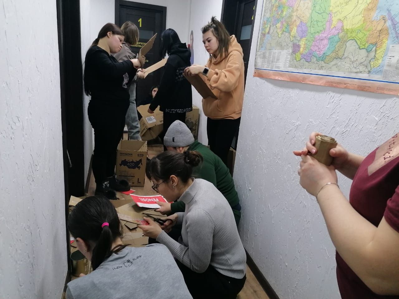 Мобилизацияләнгән егетләргә шәмнәр ясадылар