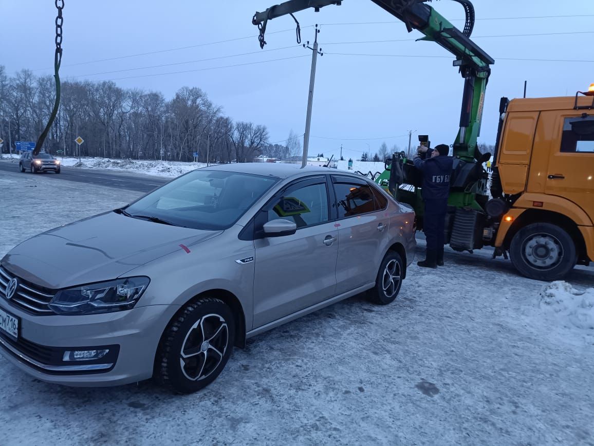 Машинасын «штраф стоянка»га җибәргәннәр