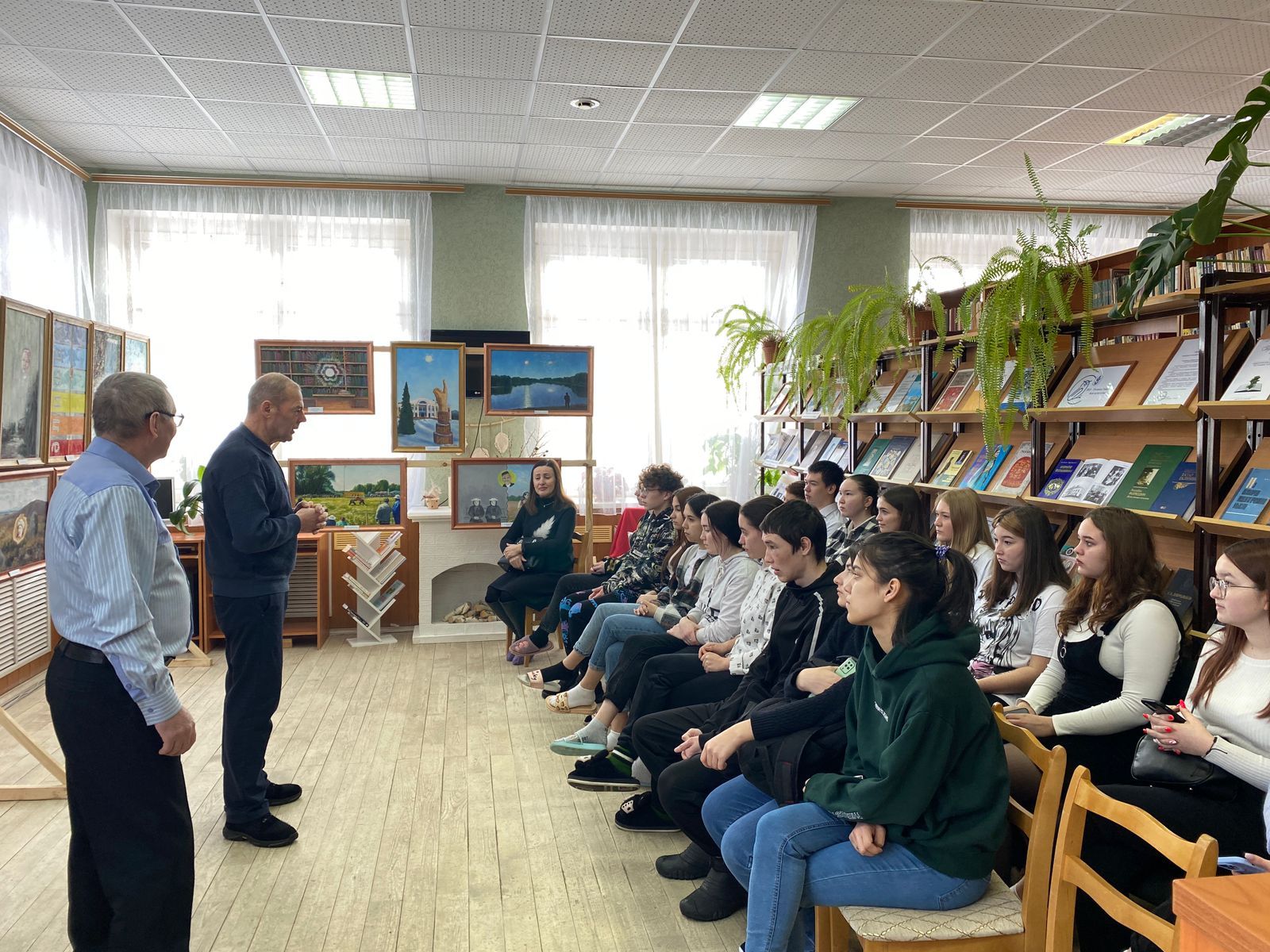 Район үзәк китапханәсендә шәхси күргәзмә ачылды