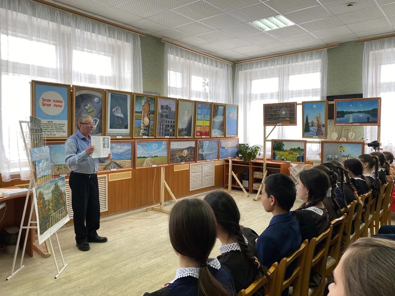 Әтнә үзәк китапханәсенә экскурсия