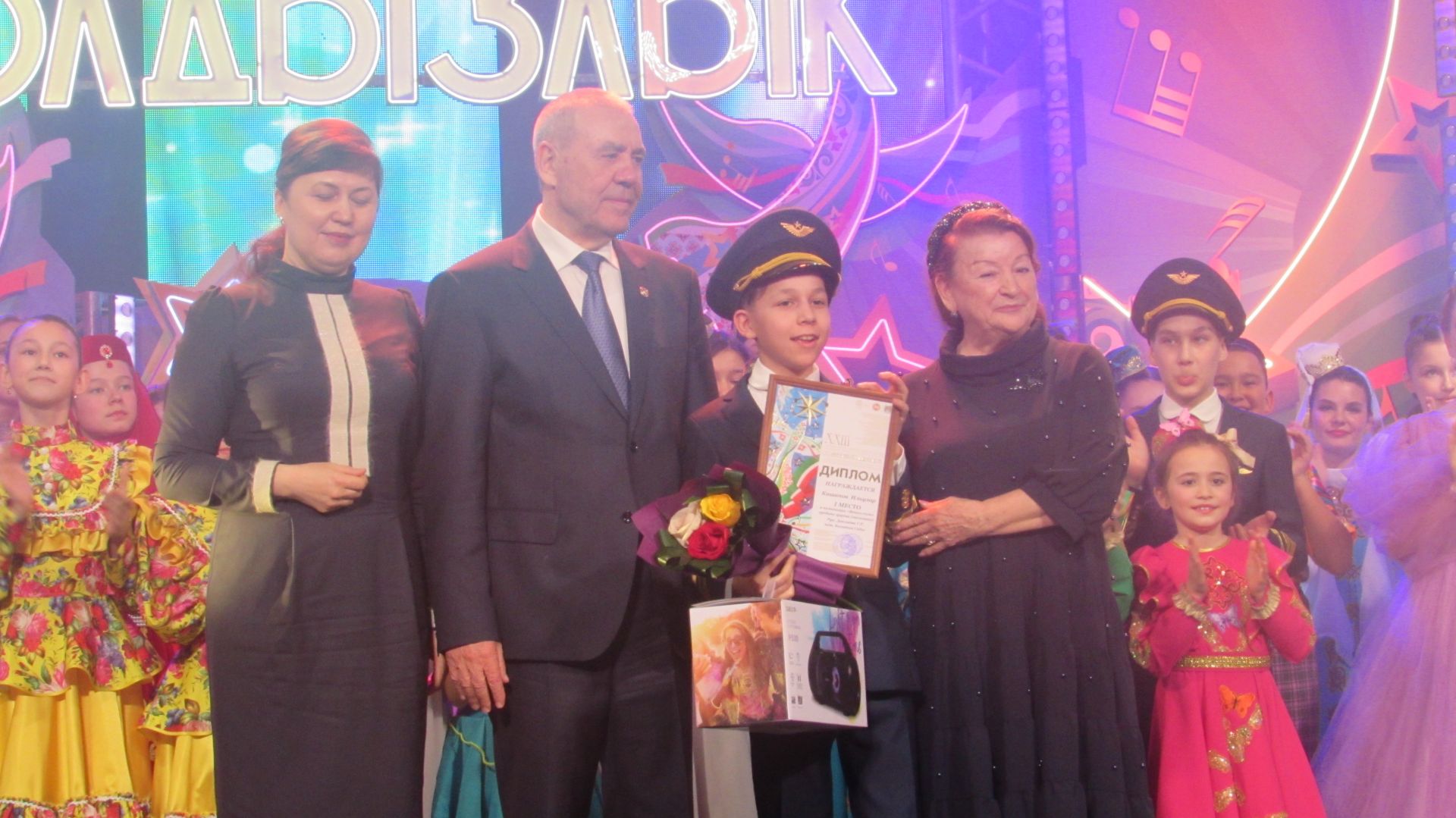 Гала концерттан фоторепортаж
