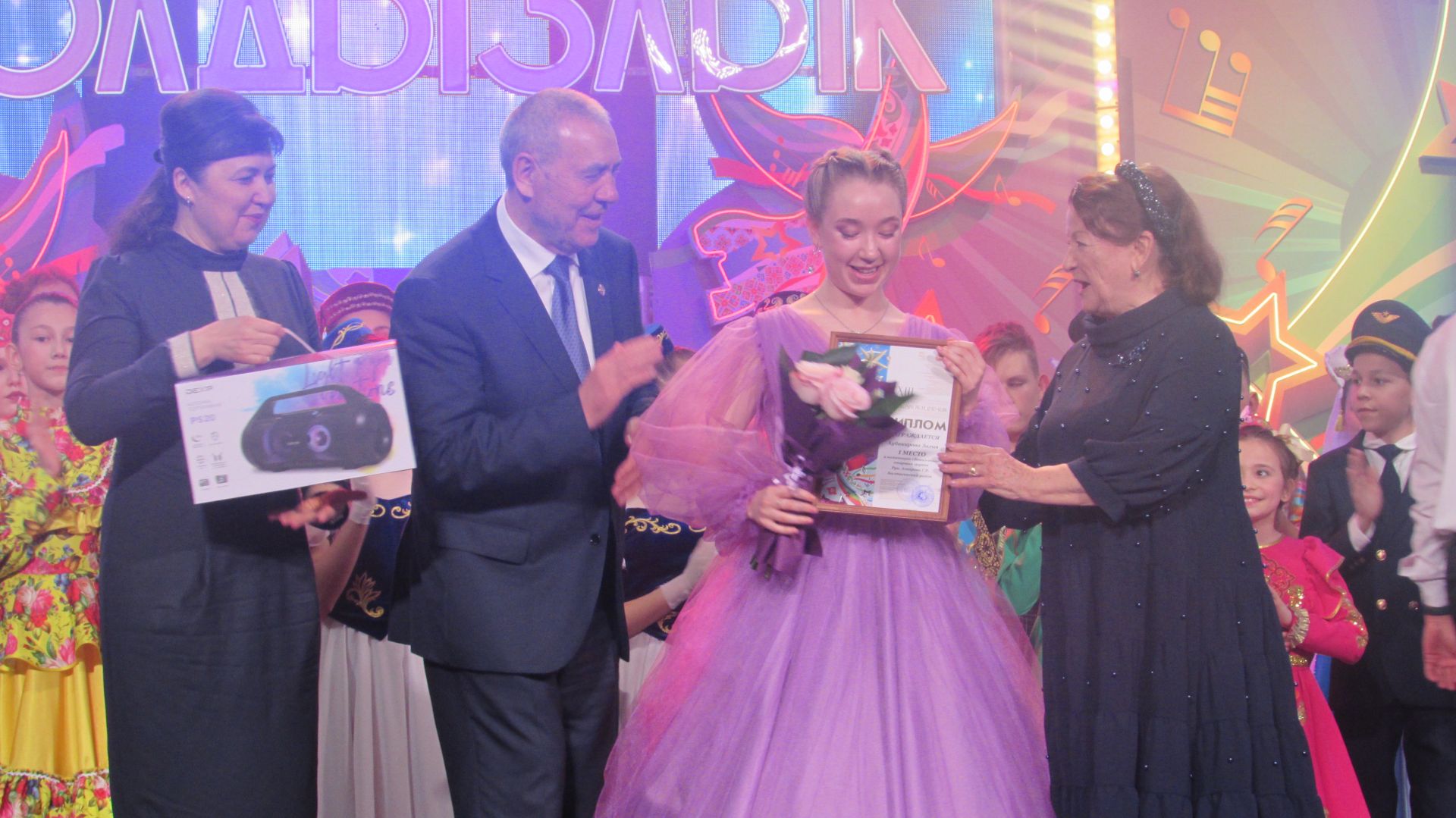 Гала концерттан фоторепортаж