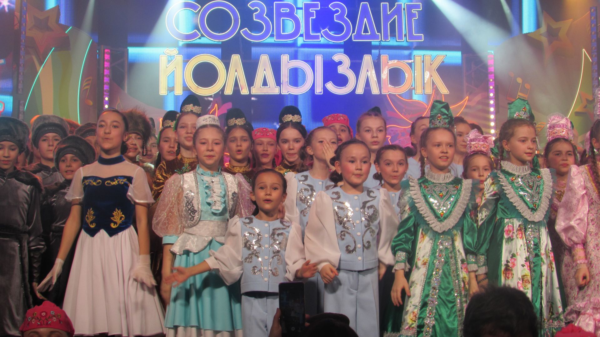 Гала концерттан фоторепортаж