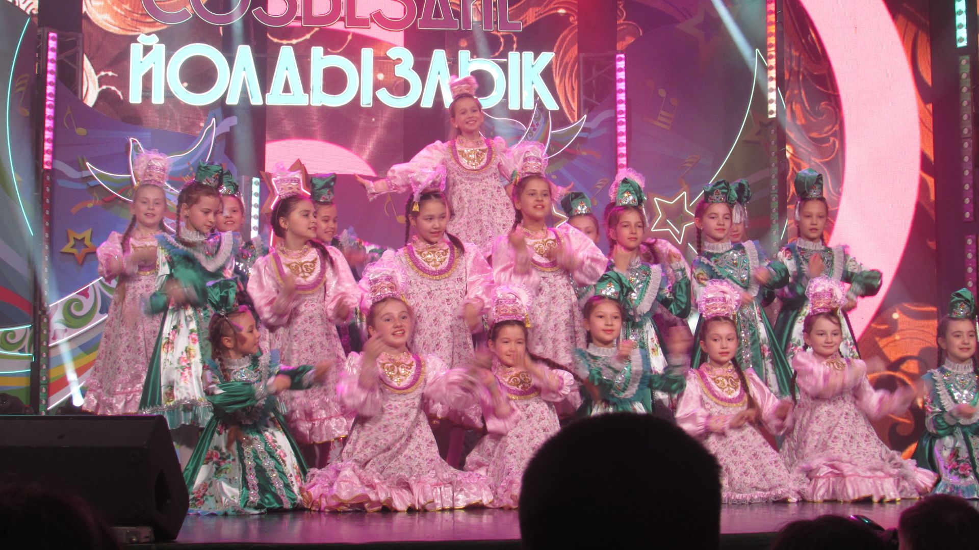 Гала концерттан фоторепортаж