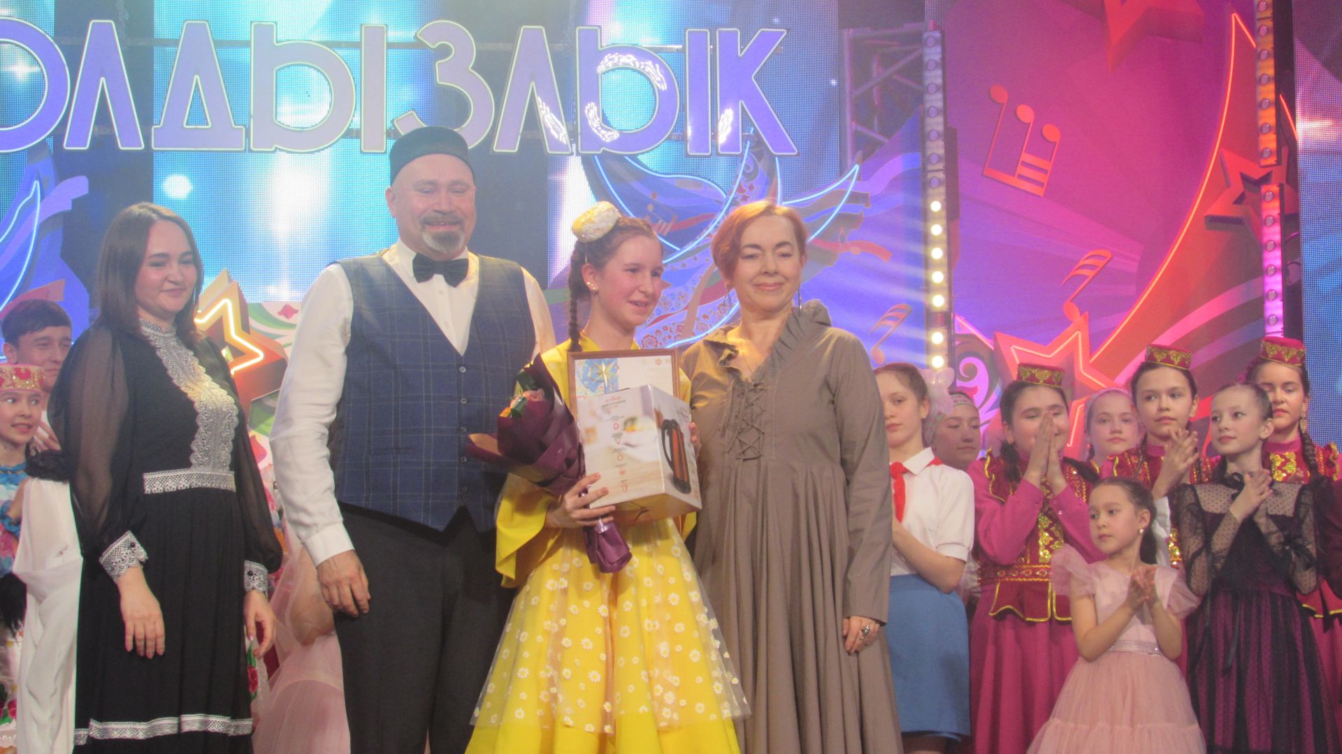Гала концерттан фоторепортаж