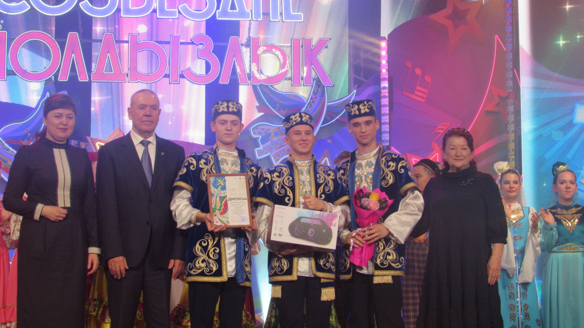 Гала концерттан фоторепортаж