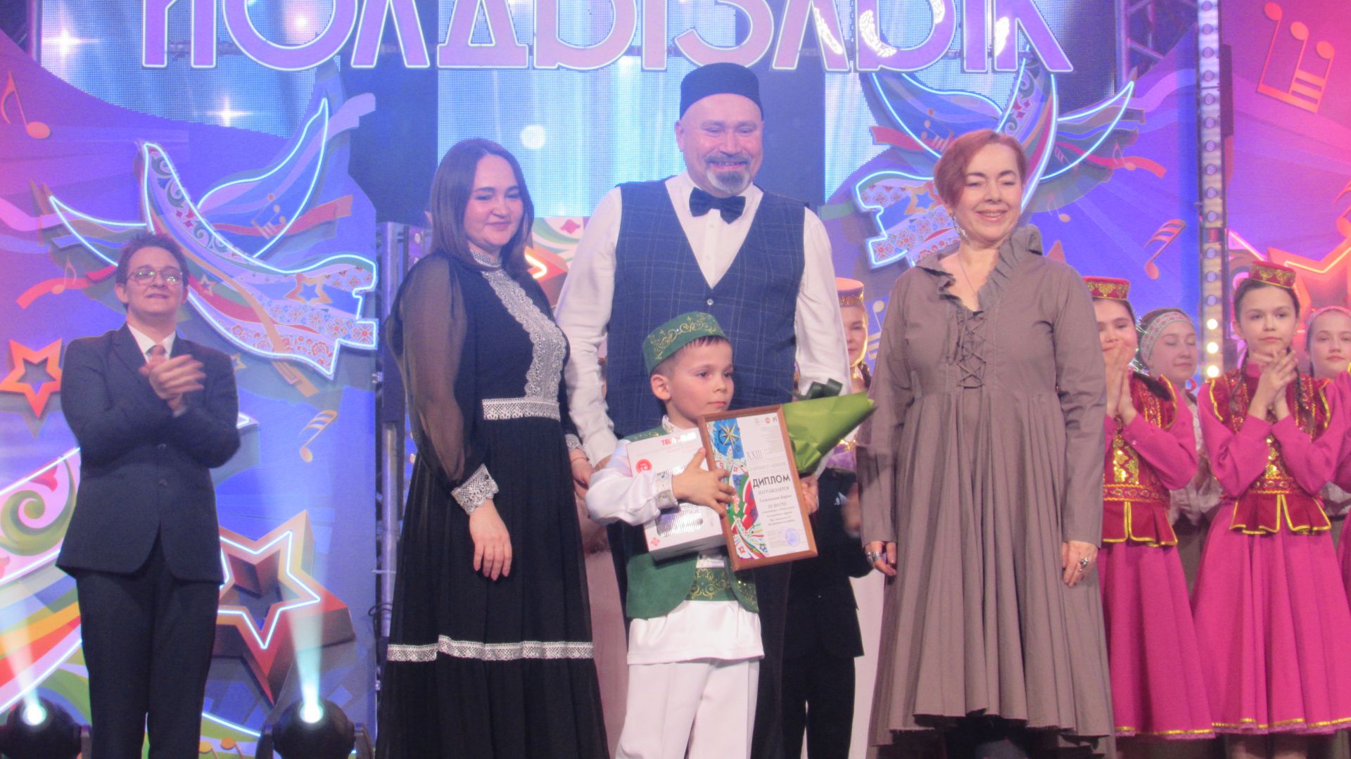 Гала концерттан фоторепортаж