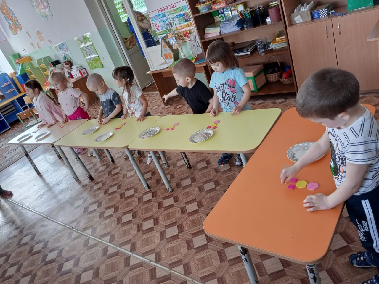 Балалар дидактик уеннар аша дөньяны танып беләләр