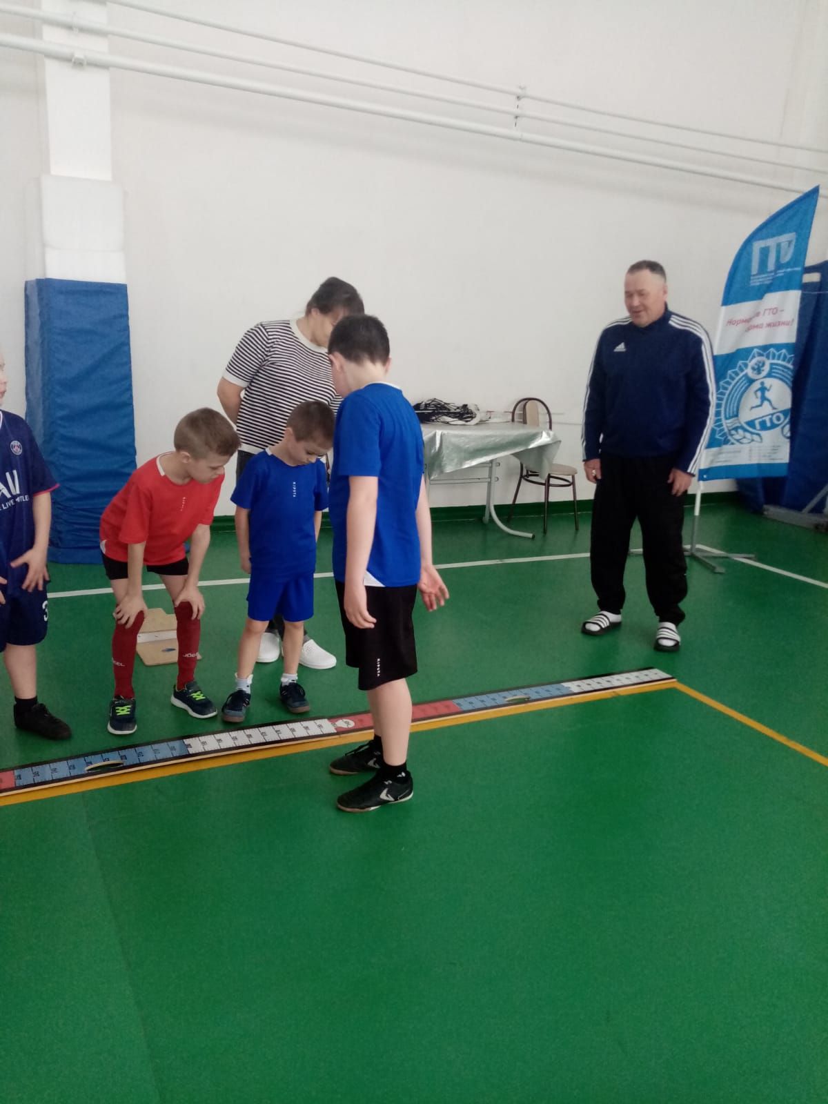 Футболга йөрүче егетләр ГТО нормалары тапшырдылар