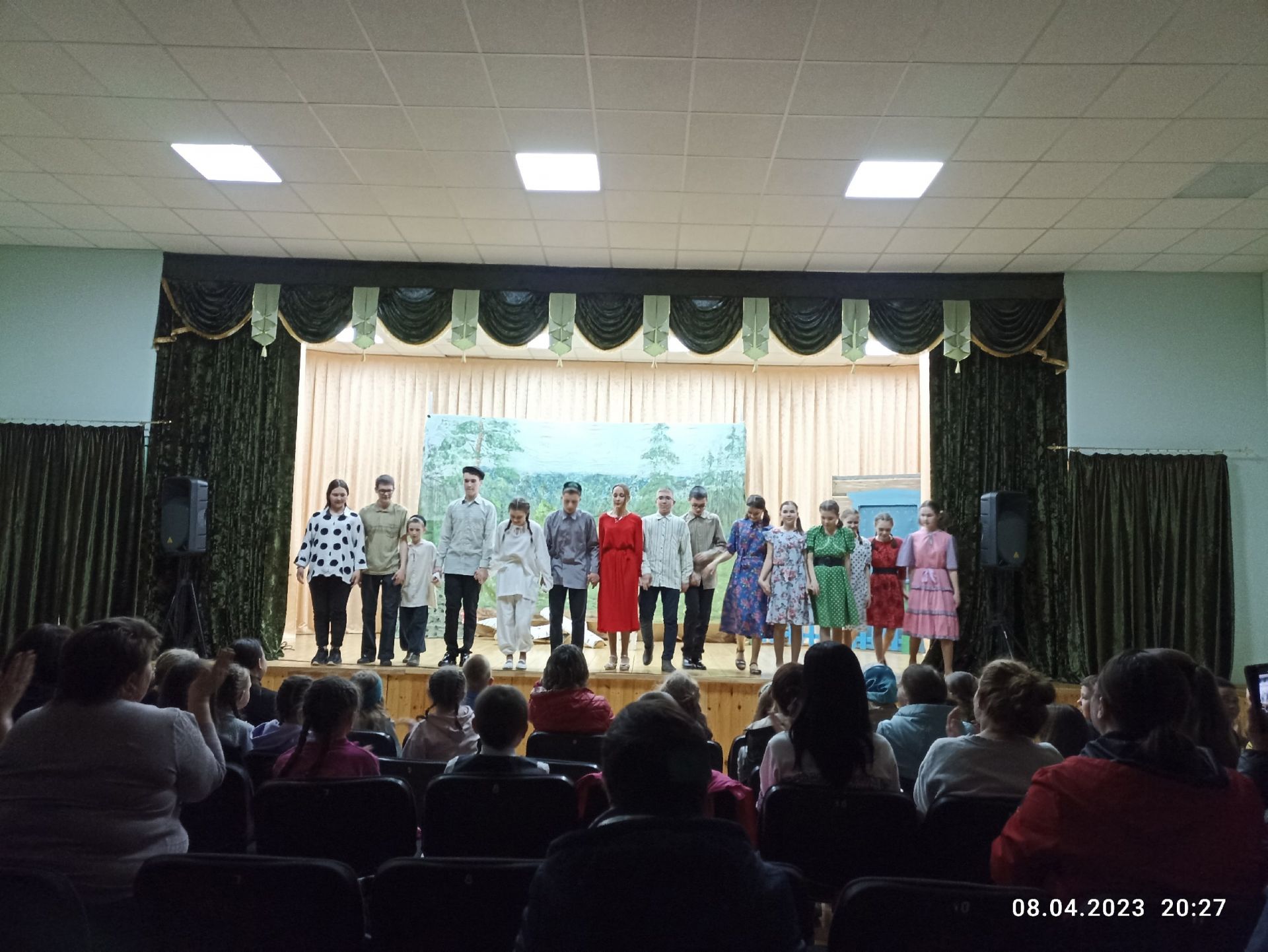Зур концерт тамаша күрсәттеләр