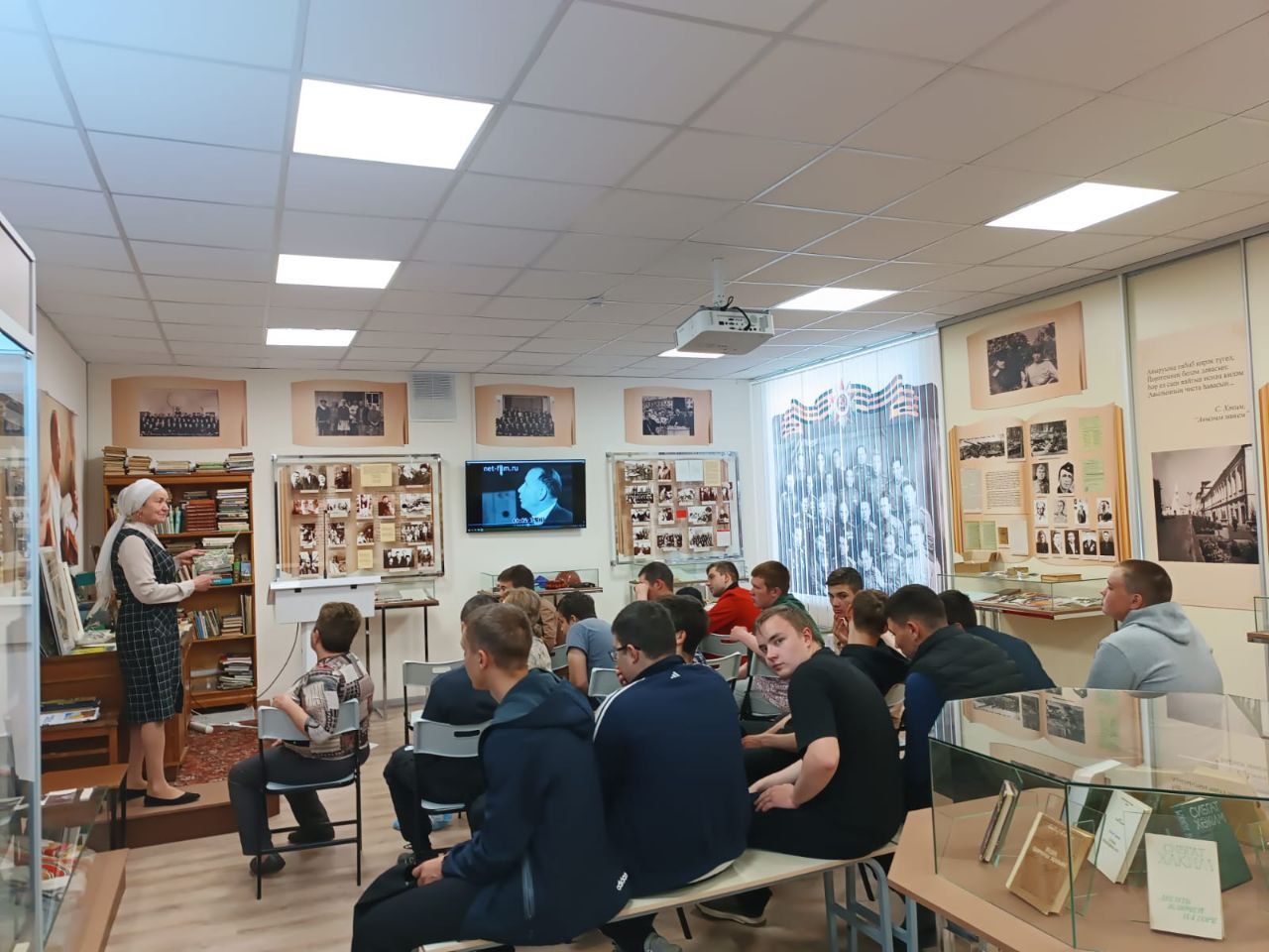 Сибгат Хәким музеена Әтнә авыл хуҗалыгы техникумы студентлары экскурсиягә килделәр