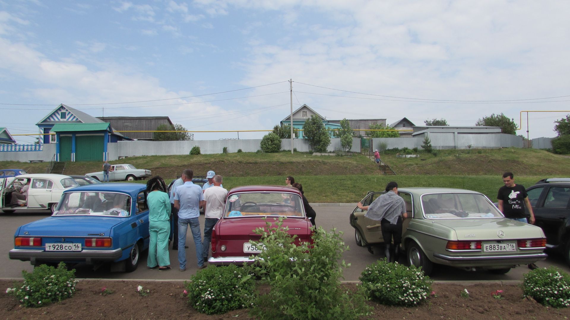 Әтнәгә ретро машиналар кайтты