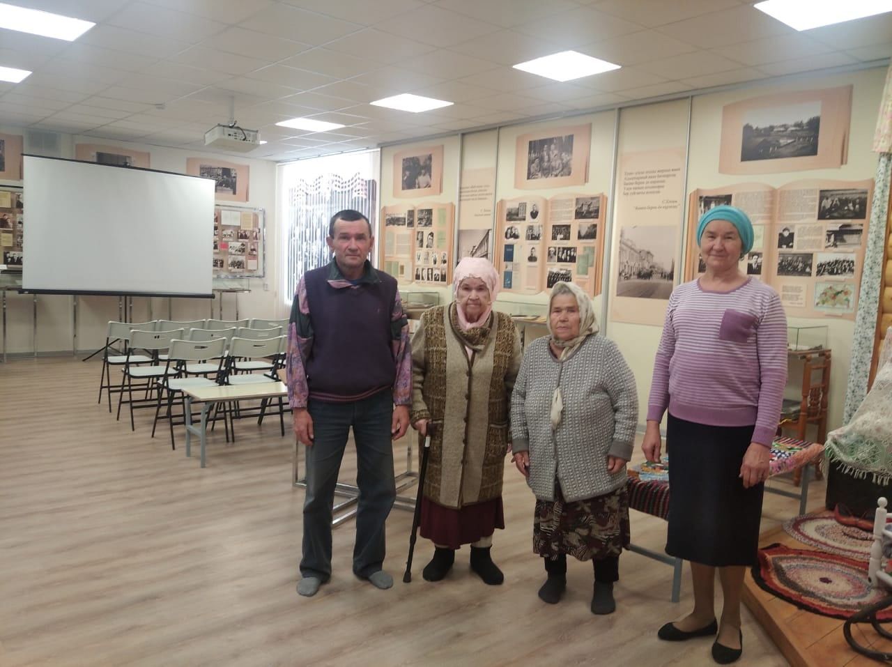 Сибгат Хәким белән бер сыйныфта укыган булганнар
