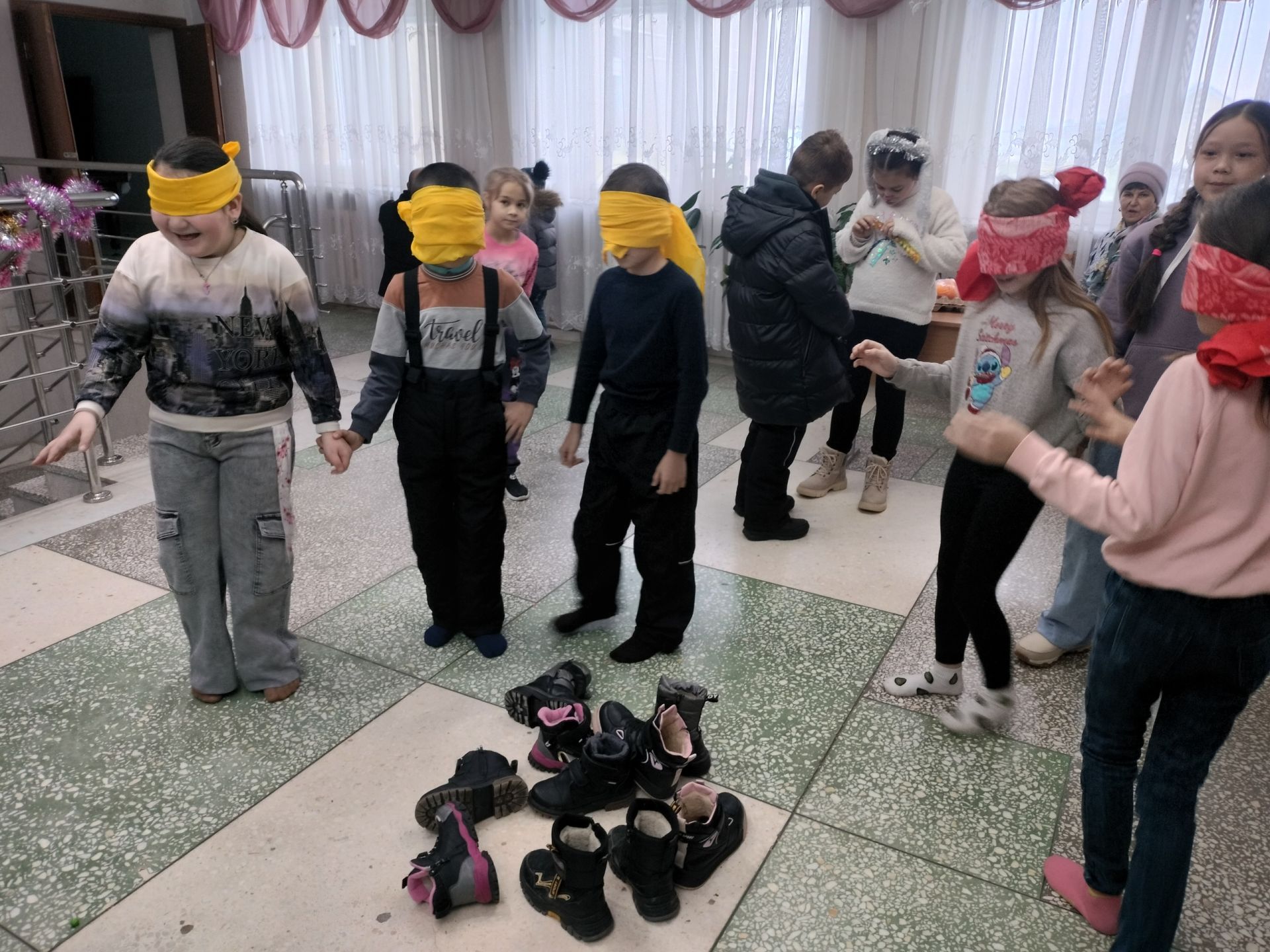 Балалар белән ниләр генә кыландырмадылар Олы Бәрәзәдә