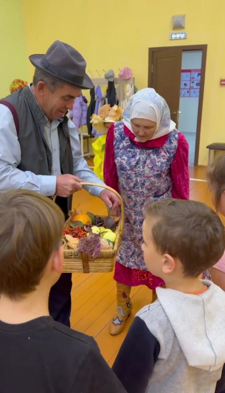 Кышлау мәдәният йортында китапханә белән берлектә балалар белән «Сөмбелә» бәйрәме  узды