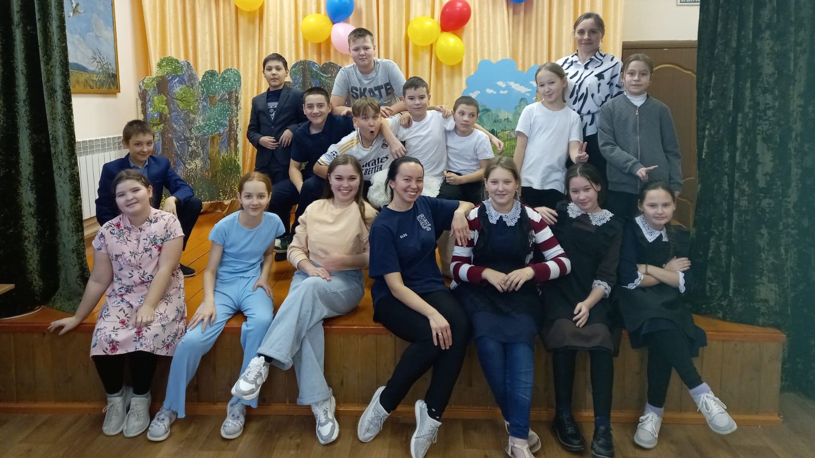 Күңгәр урта гомуми белем мәктәбендә Әтнә татар дәүләт драма театры артистлары белән очрашу