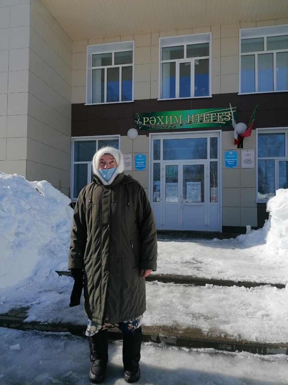 Күңгәр авылыннан 84 яшьлек Мөнирә апа да сайлауга килгән