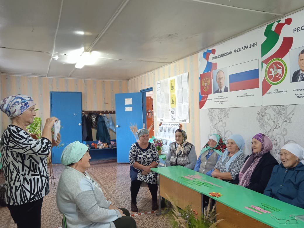 Чишмәле Сап авылы китапханәсендә өлкәннәр көне уңаеннан “Агымсудай гомер агышлары” исемле очрашу узды