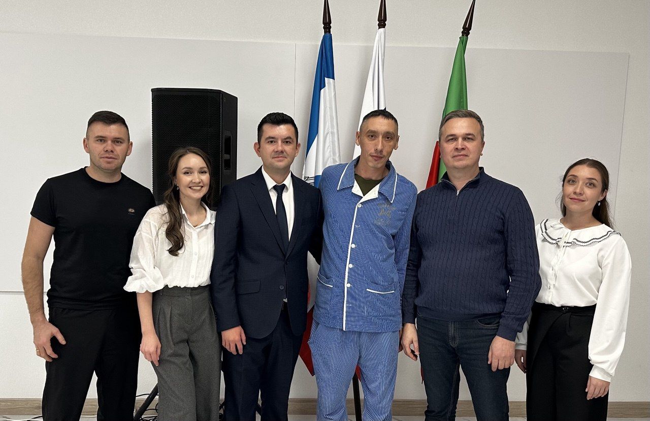 Әтнә театры коллективы бүген Казан шәһәрендә урнашкан Хәрби госпитальдә булып кайтты